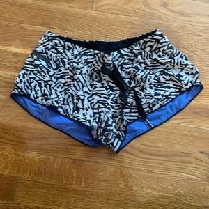 Lulu Lemon running short size 2.